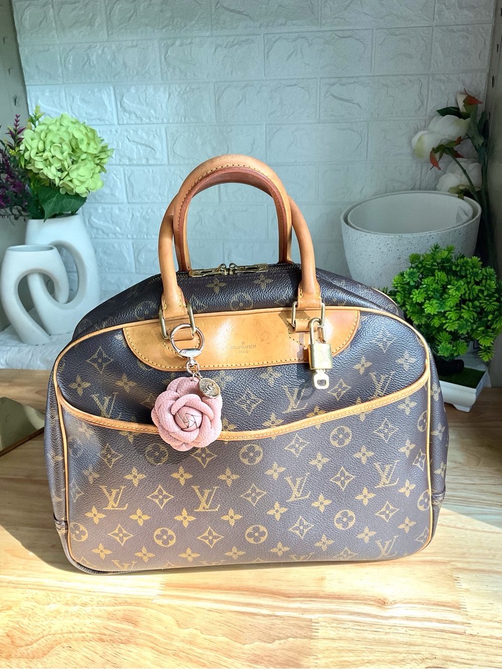 AUTHENTIC LV ✅ MONOGRAM LOUIS VUITTON LARGE DEAUVILLE HANDBAG